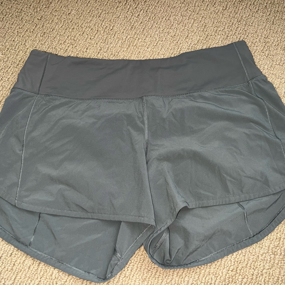 Lululemon army green speed up shorts 4”